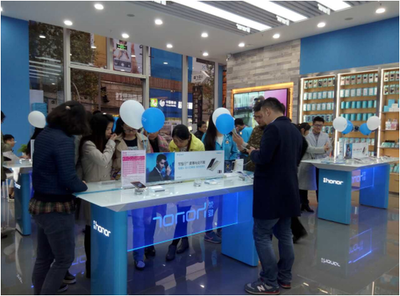 成都首個(gè)榮耀體驗(yàn)店落地,零距離體驗(yàn)榮耀極致科技