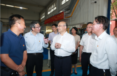 四川省委常委、組織部部長王正譜一行蒞臨成都科技學校調研指導黨建工作